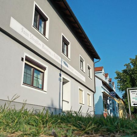 Gaestehaus Und Weinbau Zur Wiederkehr Strudler Podersdorf am See Luaran gambar