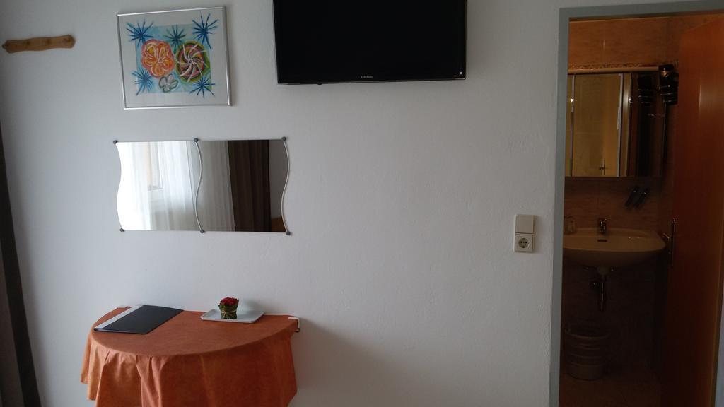 Gaestehaus Und Weinbau Zur Wiederkehr Strudler Podersdorf am See Bilik gambar