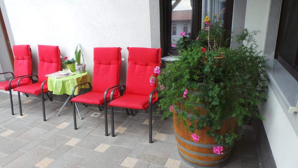 Gaestehaus Und Weinbau Zur Wiederkehr Strudler Podersdorf am See Luaran gambar