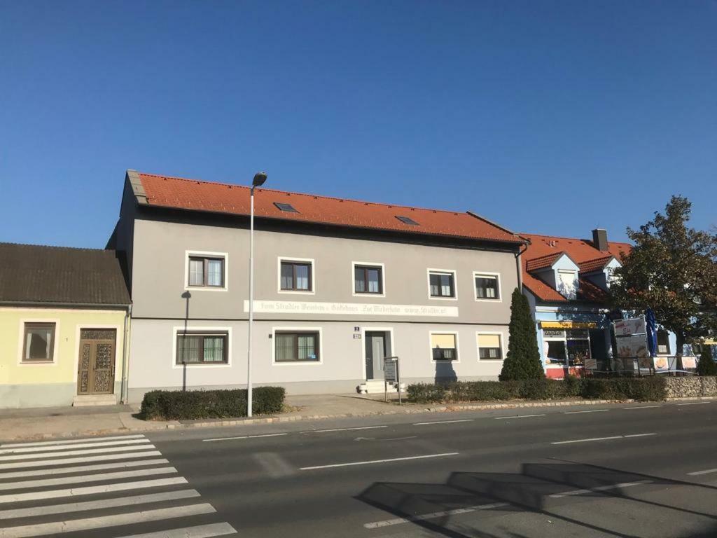 Gaestehaus Und Weinbau Zur Wiederkehr Strudler Podersdorf am See Luaran gambar