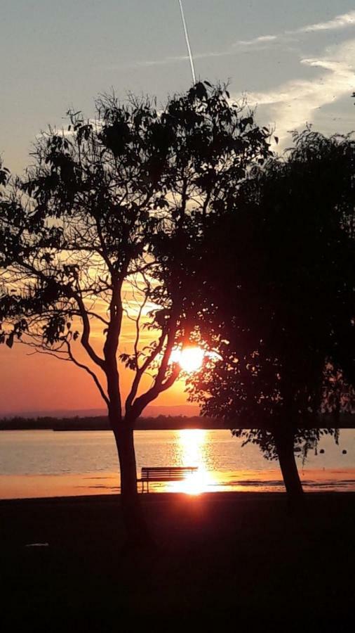 Gaestehaus Und Weinbau Zur Wiederkehr Strudler Podersdorf am See Luaran gambar